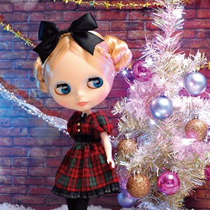 From “Dear Darling Fashion for Dolls” produced by Junie Moon, a dress set “Sweet Tradition” that is perfect for Christmas is now available!