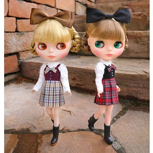 Junie moonプロデュース「ディアダーリン・ファッション・フォー・ドールズ」からスクールガール風のお洋服が登場です！
