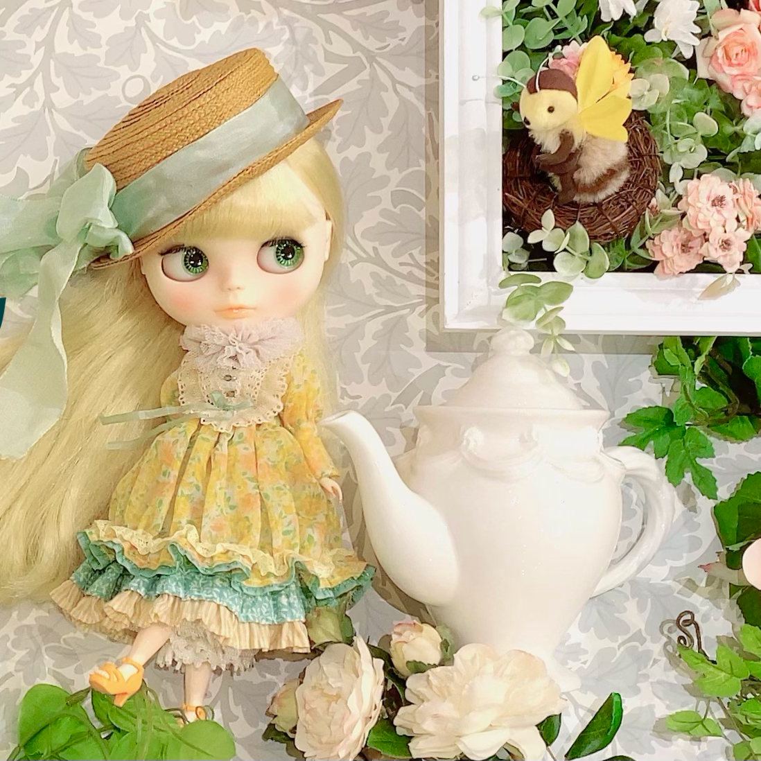 YouTube: #OOAK #Blythe Art Show: ♡ 『Lady Grey Garden Party』at Junie Moon Daikanyama ♡