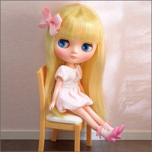 Junie Moonプロデュース「ディアダーリン・ファッション・フォー・ドールズ」から、待望のミディサイズのソックスが登場です！