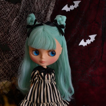 Junie Moon Presents: Dear Darling Fashion for Dolls Introducing a new item: “Dress with Detachable Collar (BAT)”!