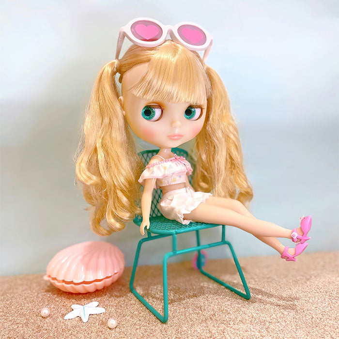 Junie Moonプロデュース「ディアダーリン・ファッション・フォー・ドールズ」から『フリルオフショルトップス』『ショートパンツ』が発売です。