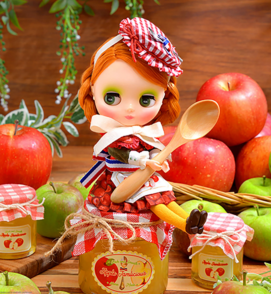 YouTube: Blythe Unboxing Apple Jamilicious