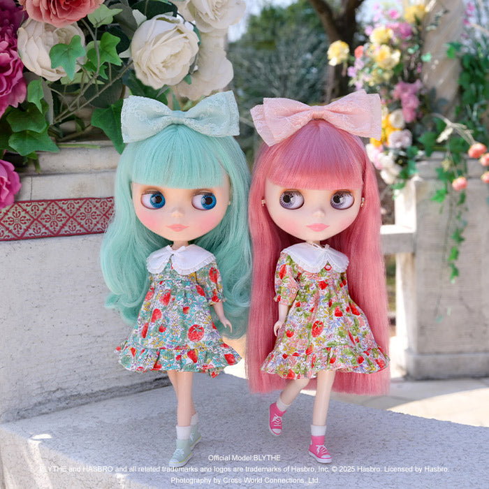 A new item, "Dress with Detachable Collar," is now available from Dear Darling fashion for dolls, produced by Junie Moon!