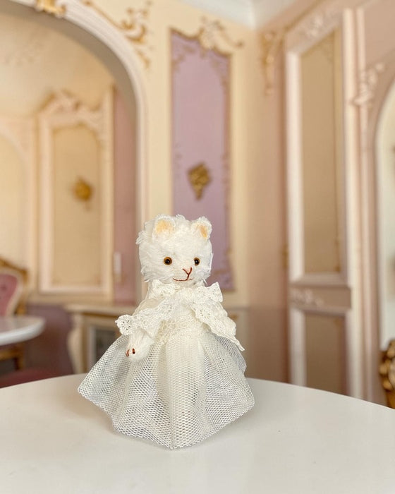 ☆一点物☆ぬいぐるみ「ミニチュアホワイトねこさん 」by KAZARIYA